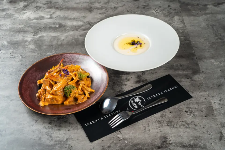 We offer a wide range of dishes that make the most of seasonal ingredients and are tailored to the tastes and requests of our customers. The menu is packed with genre-less dishes, such as fresh sashimi purchased that day, charcoal-grilled yakitori that reflects the owner's dedication, pasta and pizza made with wheat flour from Eniwa, and ramen that is carefully and painstakingly prepared. Feel free to enjoy a wide variety of flavors to suit your mood of the day.