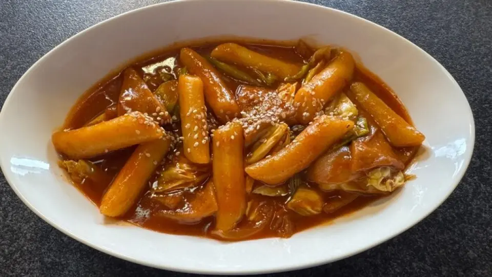 We pride ourselves on our handmade Korean cuisine, and offer a wide variety of dishes such as samgyeopsal, gomtang soup, and tteokbokki. We use ingredients from Korea to deliver authentic flavors. The spiciness can be adjusted so anyone can enjoy it with peace of mind. Please come and enjoy the taste of Korea to your heart's content!