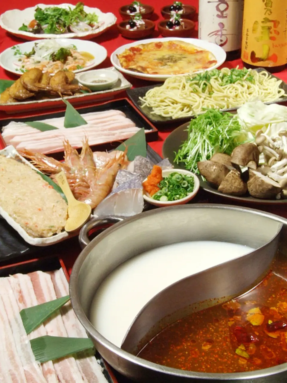 除了标准菜单外，我们还提供采用时令食材的各种每周和每日特色菜！本店主要以大分县九重楠市至嬉野市为中心，亲自走访产地，精选上等食材。还可以品尝到使用这些精选食材烹制的套餐，非常适合欢迎会、欢送会等各种宴会。请放心使用♪