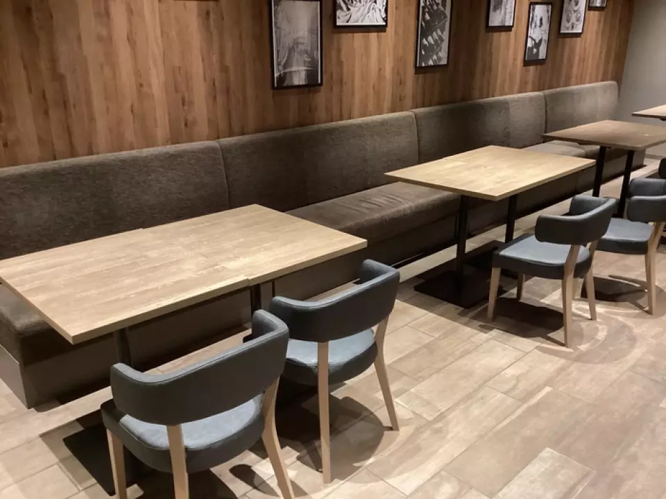 The restaurant has a stylish and relaxed atmosphere, so even if you are alone you can feel at ease. We have table seating in a spacious open space, so we can accommodate large groups! We can accommodate up to 60 people seated, and up to 120 people standing, so we are also suitable for large parties.