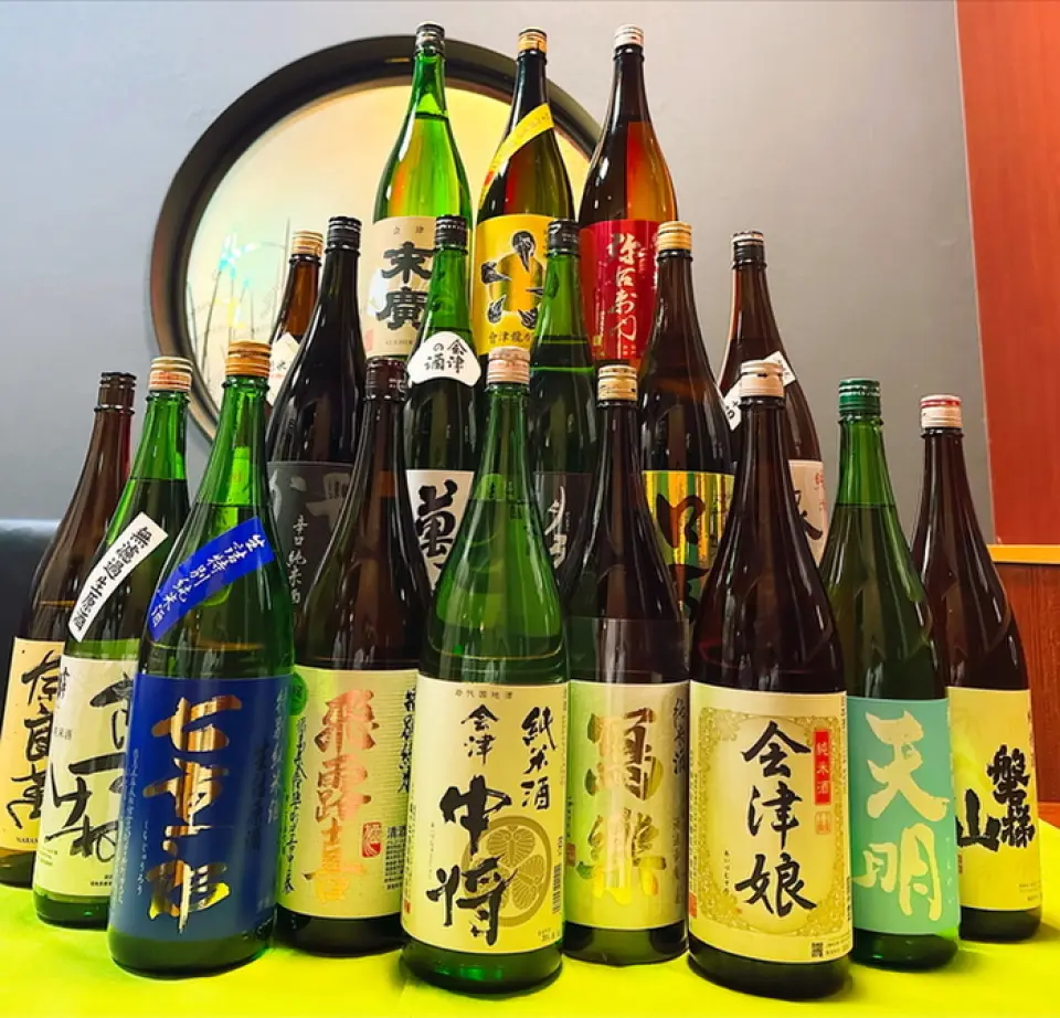 In our restaurant, where you can enjoy Aizu local sake, we have about 30 to 40 types of local sake, including 20 standard varieties as well as seasonal brands. The appeal is that you can enjoy a variety of Aizu alcoholic beverages only at our restaurant. We also have a wide selection of beer, wine, whiskey, shochu, sours, and cocktails, so please enjoy a pleasant time with your favorite drink.