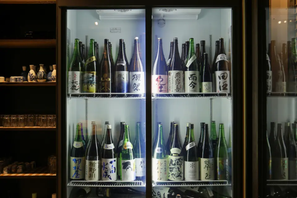 Enjoy all-you-can-drink 60 types of sake from all prefectures. The fun of choosing your favorite drink from the many brands in the showcase is also an attraction. Enjoy it in a retro sake cup. All-you-can-drink alcohol other than sake is also available. Please take advantage of this offer.