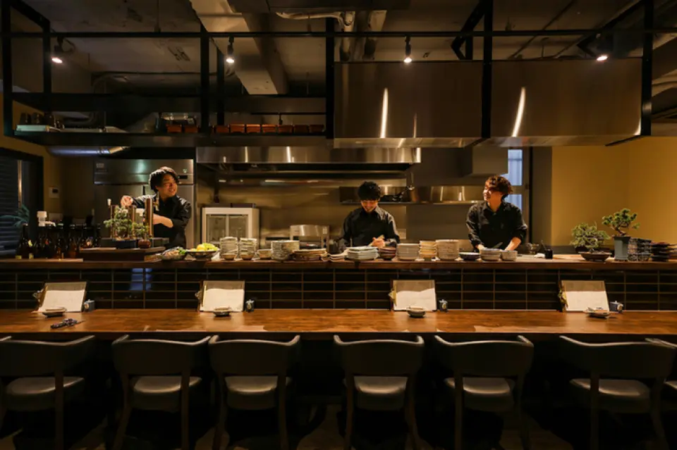 Located a 5-minute walk from Tenma Station, our restaurant has a calm atmosphere amid the hustle and bustle of the city. You can enjoy delicious seasonal food and sake at your leisure. We have counter seats and table seats, so you can use our restaurant for various occasions such as entertaining guests or dates.
