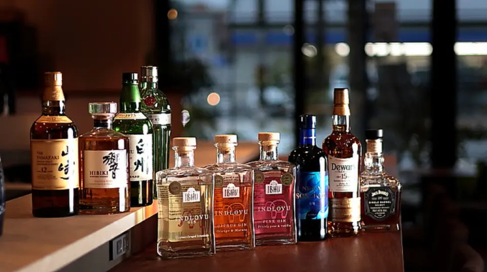本店的另一个魅力在于，您可以一边享用寿司和西餐，一边享用酒水。酒吧初学者也欢迎光临。除了提供美国精酿啤酒“Blue Moon”外，还提供各种饮品，包括丰富的威士忌和鸡尾酒。在充满爵士乐的空间里小酌一杯，享受一段忧郁的时刻。