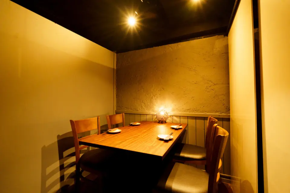 [Private rooms available] We can accommodate parties from 2 to 30 people. We offer courses and services to suit your purpose, such as year-end and New Year's parties, welcome and farewell parties, drinking parties, girls' parties, birthdays, anniversaries, dates, etc.