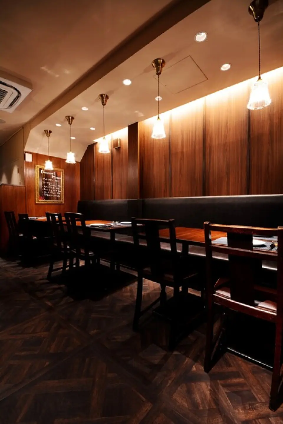 We have a small, intimate space with 14 seats in total: one table for 2 people and three tables for 4 people. We also accept reservations for private events. Please call us before opening hours. We are often unable to answer calls during business hours. We appreciate your understanding.