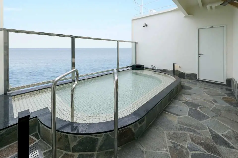 Large public bath | Enjoy a relaxing time while gazing at the majestic ocean. There is also a luxurious open-air bath and sauna where you can feel the refreshing sea breeze. There is also a shower room that is available 24 hours a day, so you can use it comfortably. The large public bath is free of charge.