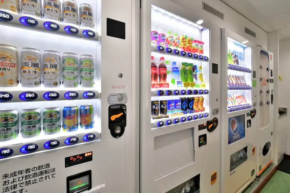 Vending machine corner | Drinks and alcoholic beverages available for purchase