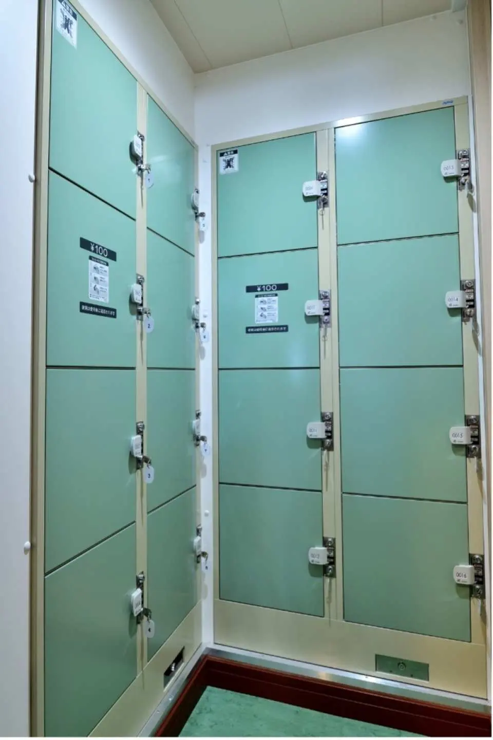Coin lockers | 100 yen returnable lockers are also available.