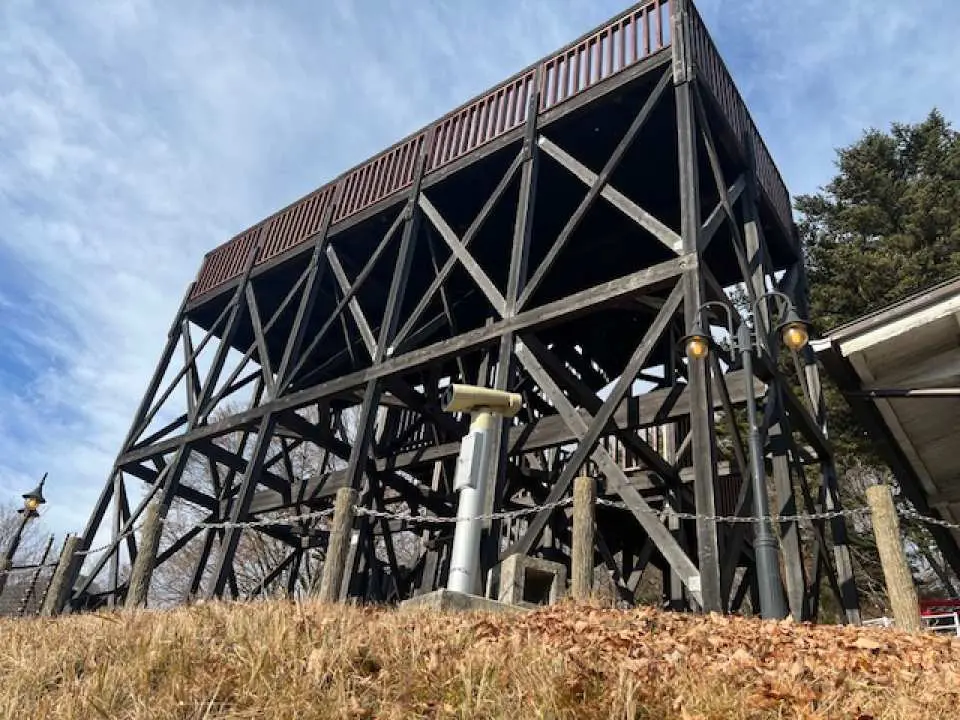 The wooden observation deck at Kinugawa Onsen Ropeway's summit offers expansive panoramic views of Nikko City and its surroundings, an excellent platform to admire seasonal beauty.
