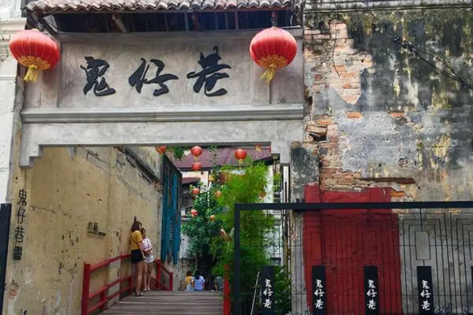 【國家皇宮〉高等法院〉獨立廣場〉中央藝術坊〉鬼仔巷〉全球十大最佳河岸~生命之河〉巴比倫購物城(星光大道)〉亞羅街夜市】