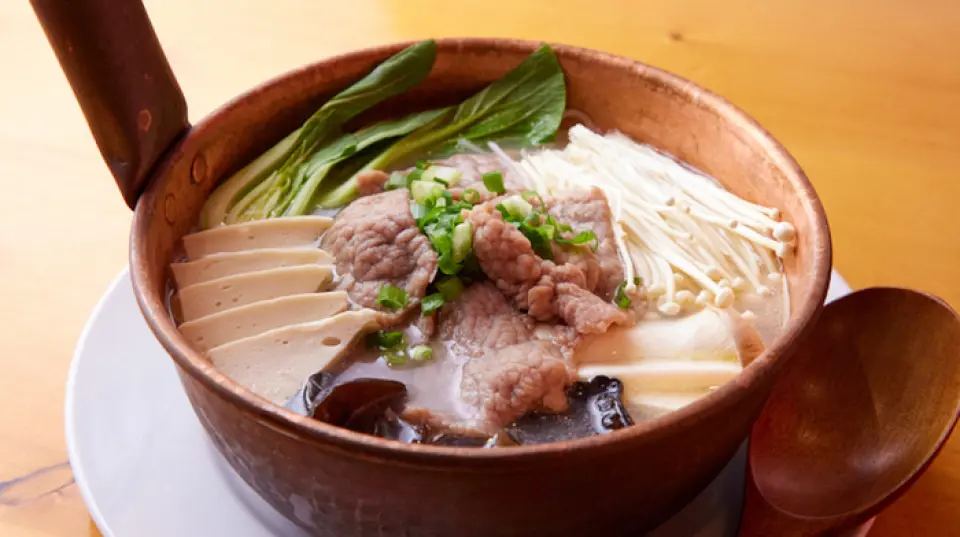 Chúng tôi cũng cung cấp mì gạo (mie shen), được chế biến theo phương pháp truyền thống sử dụng gạo trắng lên men! Mì có kết cấu mịn khác với mì thông thường, hương thơm và vị ngọt của gạo trắng, tạo nên kiệt tác mang đến cho bạn cảm giác về ẩm thực Tứ Xuyên đích thực. Đừng quên thử món súp được chúng tôi khuyên dùng nhất, "Mì gạo nấu canh cay với vịt quay Bắc Kinh"♪ Chúng tôi cũng tự hào về "bánh gạo chiên tự làm" của mình. Thưởng thức kết cấu ngọt ngào và mềm mại của bánh gạo chiên được tẩm siro nâu. Hãy thưởng thức hương vị độc đáo của nhà hàng chúng tôi.