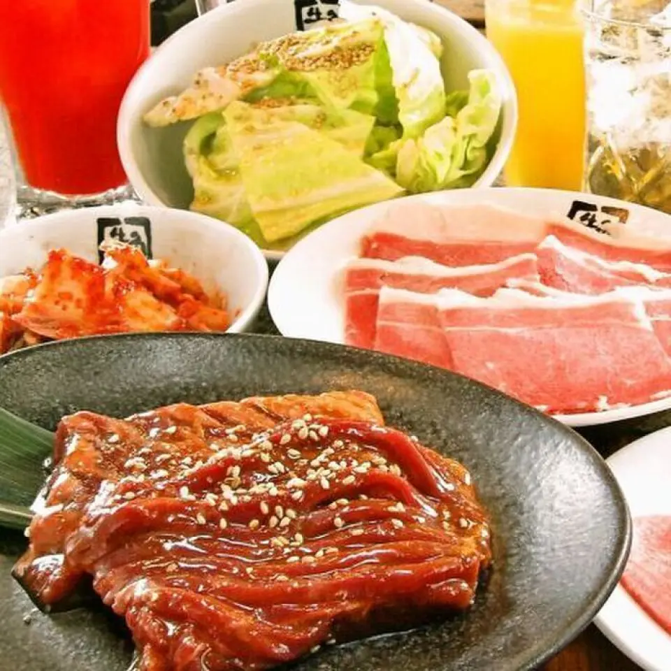 Bạn có thể thoải mái thưởng thức thịt, đồ ăn nhẹ, salad và các món ăn cuối cùng! Hoàn hảo cho những ai muốn thưởng thức cho đến khi no, hoặc cho những người mới biết đến Gyukaku.