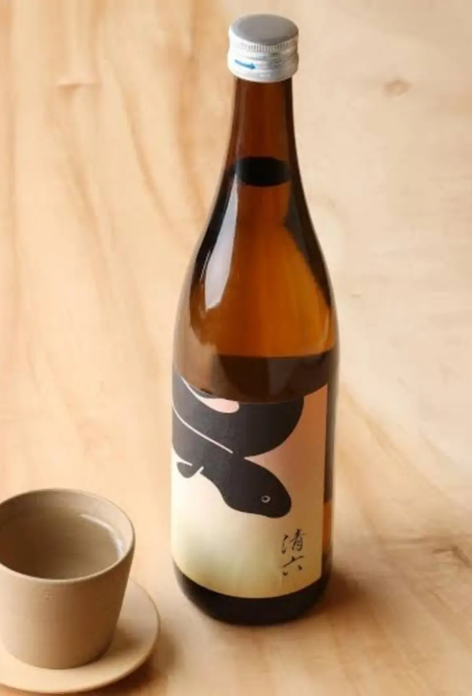 Our proud lineup of local sake includes a selection that will please even the most discerning sake enthusiast. In particular, Kikugawa Yondaime's "Seiroku", a sake made especially for eel, is a special bottle created in collaboration with three long-established breweries in Kyoto. The story behind the sake, from rice planting to brewing, is carefully crafted, and the layered flavors bring out the deliciousness of the eel. We also have a wide selection of Japanese wines, including Koshu wine, so you can enjoy a variety of flavors.