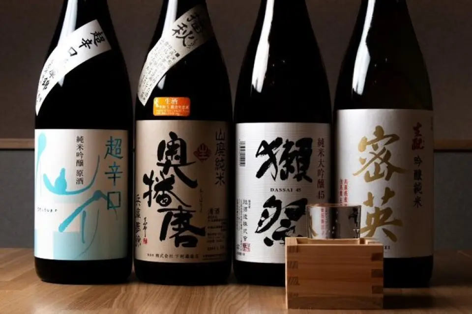 以兵庫縣的當地酒為主，我們擁有來自日本全國各地的精選日本酒的豐富陣容！將朝日 Maruef 生啤酒倒入冰鎮杯中，是您想大口喝下去的完美飲品。另外，一定要品嚐一下著名的「獺祭」燒酒。如果您想充分享受您最喜愛的日本酒、燒酒或威士忌，請利用我們的保管服務，讓您下次可以盡情暢飲。