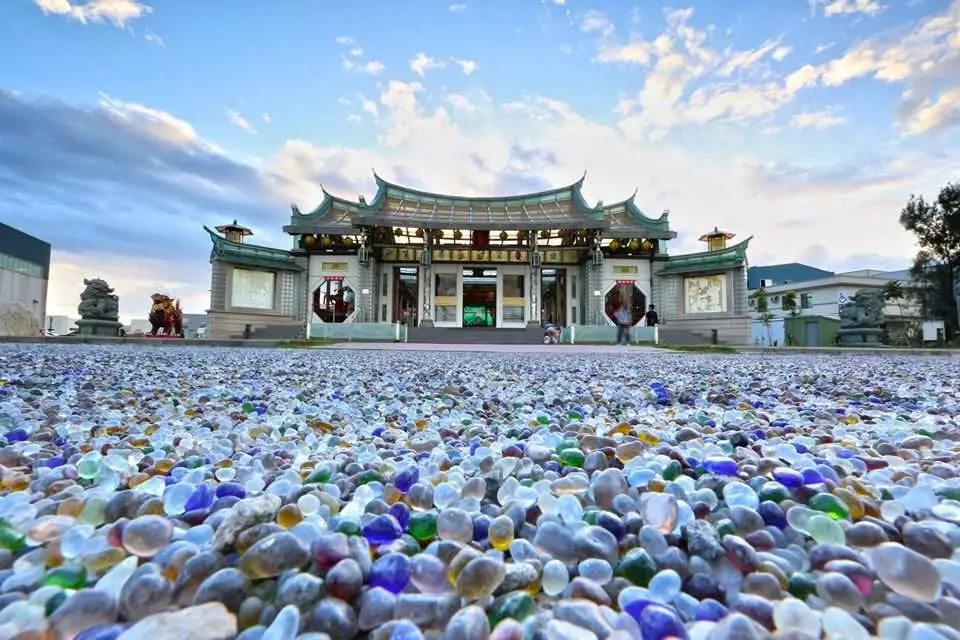훠성사(유리 마조 사원) (약 1시간 10분)

대만 유일의 유리 사원인 훠성사를 방문해 보세요. 이곳은 지역 주민들이 참배하러 찾는 신성한 장소로, 도교의 여신 마조를 모시고 있습니다. 아름답고 신성한 이 사원을 둘러보세요.