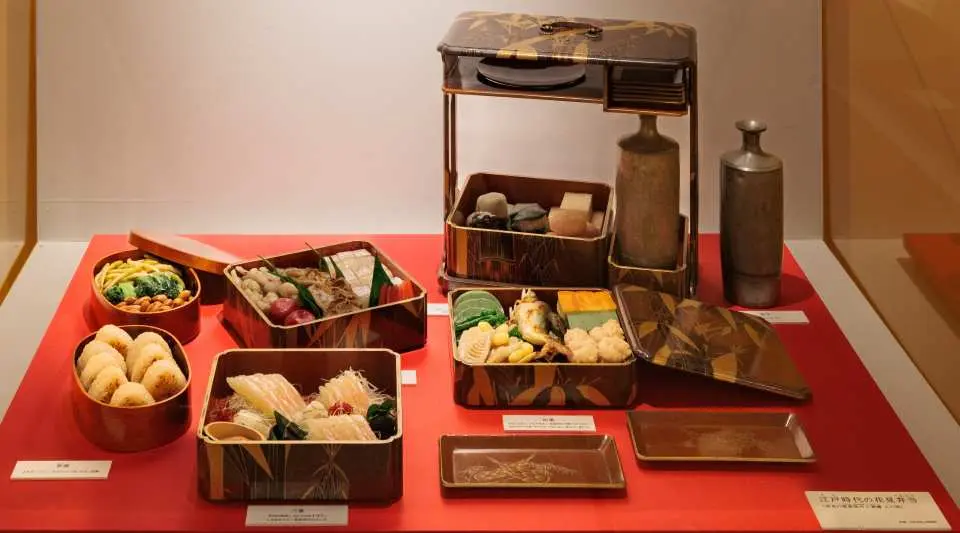 江戸時代の花見弁当　北区飛鳥山博物館蔵（東京会場の様子）