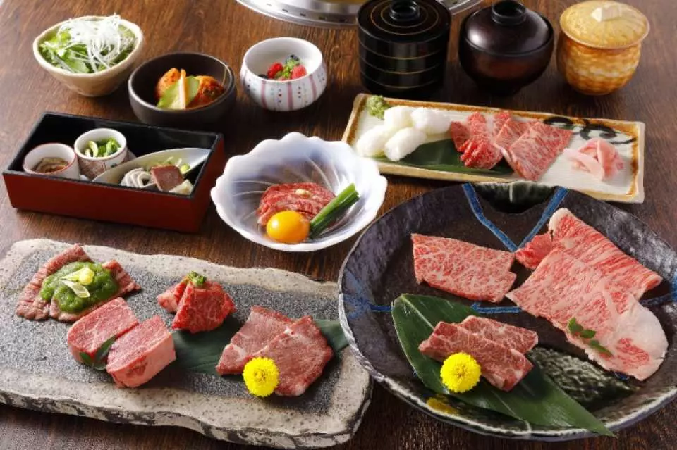 The chef's carefully selected grilled meats (image for reference only)