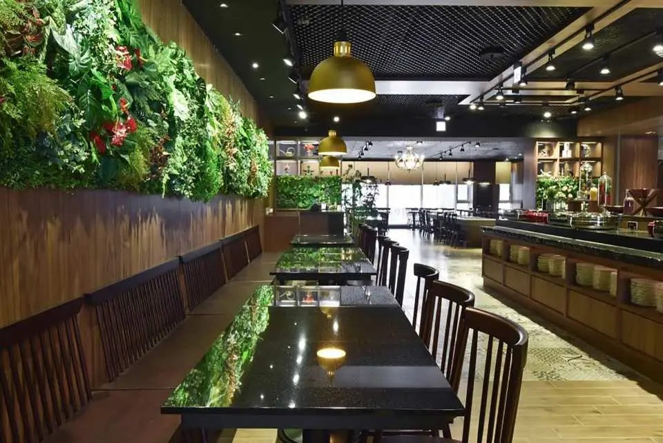 於飯店享用早餐