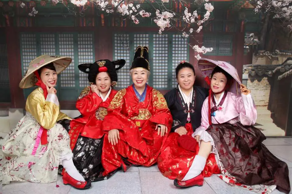 [Voucher] Makeover Photo Shoot + Hair and Makeup Service | South Korea