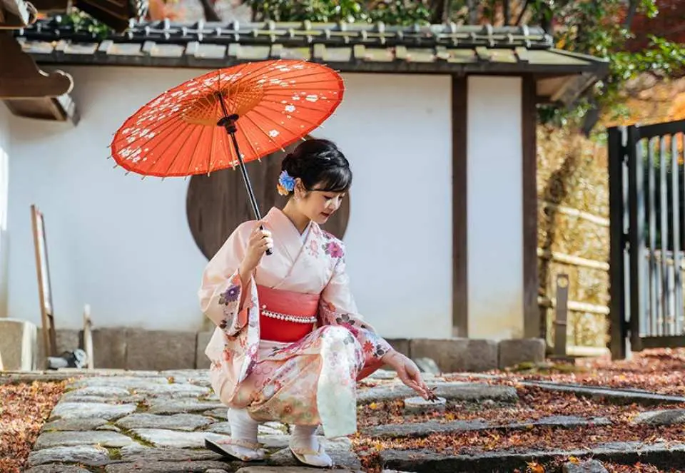 뚜렷한 사계절과 매력적인 풍경을 지닌 도시 도쿄에서 일본 전통의상을 입고 색다른 일본을 경험해 보세요.