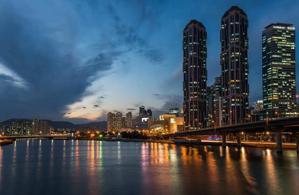 新世界百貨公司（紅線）