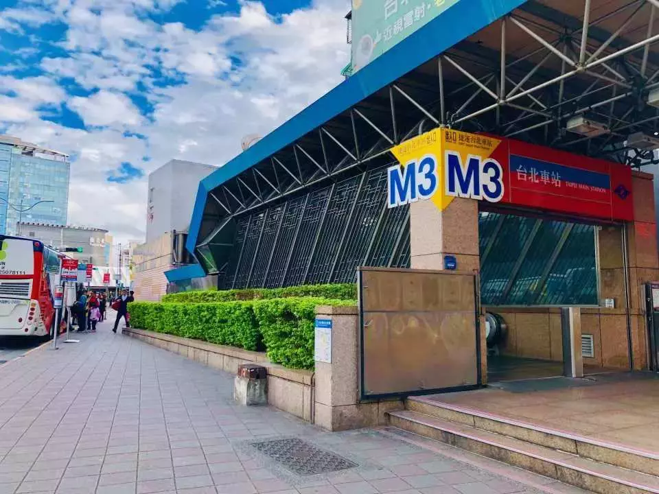 集合點1：捷運台北車站 M3 出口