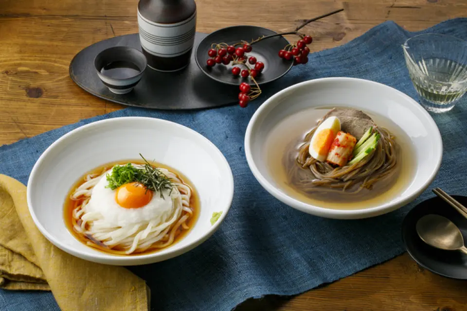 นอกจากนี้ เรายังเน้นที่อาหารจานเคียง เช่น อาหารเรียกน้ำย่อย สลัด อาหารตามสั่ง ข้าว ก๋วยเตี๋ยว และของหวาน ตั้งแต่สตูว์ เช่น ซุนดูบู ไปจนถึงซุป สลัด และของหวาน ทุกอย่างทำด้วยมือในร้าน ดังนั้นคุณจึงเพลิดเพลินกับความสดใหม่ของอาหารได้ เราอัปเดตรายการเมนูมาตรฐานของเราอย่างต่อเนื่องและแนะนำเมนูตามธีมที่มีระยะเวลาจำกัด เพื่อให้ลูกค้าของเราได้เพลิดเพลินกับประสบการณ์ใหม่และน่าตื่นเต้นอยู่เสมอ