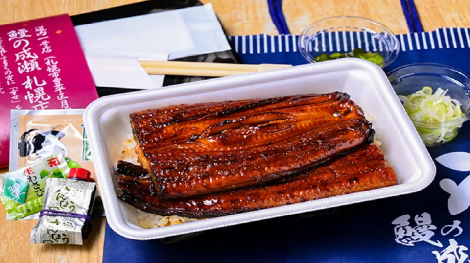 我們希望顧客「盡情享用美味的鰻魚，並再次光臨」。為此，我們全體員工始終以顧客為中心，竭誠服務。如果您有任何要求，例如“我想再煮一次”，請隨時聯繫我們的員工。如果鰻魚難以下嚥，我們會將其切成小塊，然後為您上菜。如果您有剩餘，可以額外付費，用新的容器打包帶走。我們也提供外帶服務。