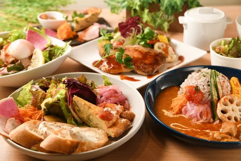 We offer a variety of healthy dishes that will leave you satisfied. Our recipes are based on "non-fried" dishes, and we use a "steam convection oven" that uses steam and hot air to cut out excess oil! You can enjoy a variety of dishes, including pizza, ajillo, and pasta. Please enjoy our wide variety of healthy dishes that will put a smile on your face.