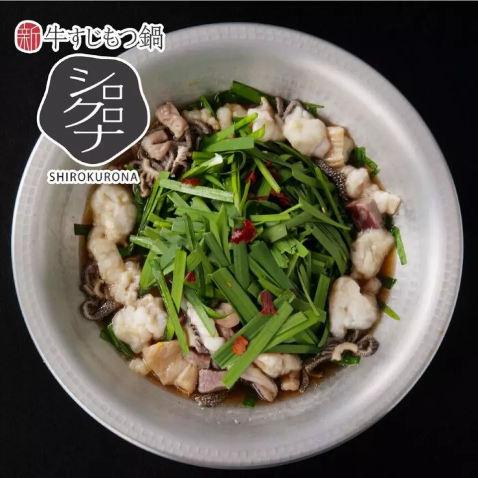 Our motsunabe is a new style of hotpot, made with five kinds of tripe and beef tendon. First, enjoy the delicious flavor of the tripe, like stewed beef tendon, then add vegetables to enjoy the change in flavor. Finally, add champon noodles to bring out an even deeper flavor. It goes great with alcohol, and is also perfect as a snack.