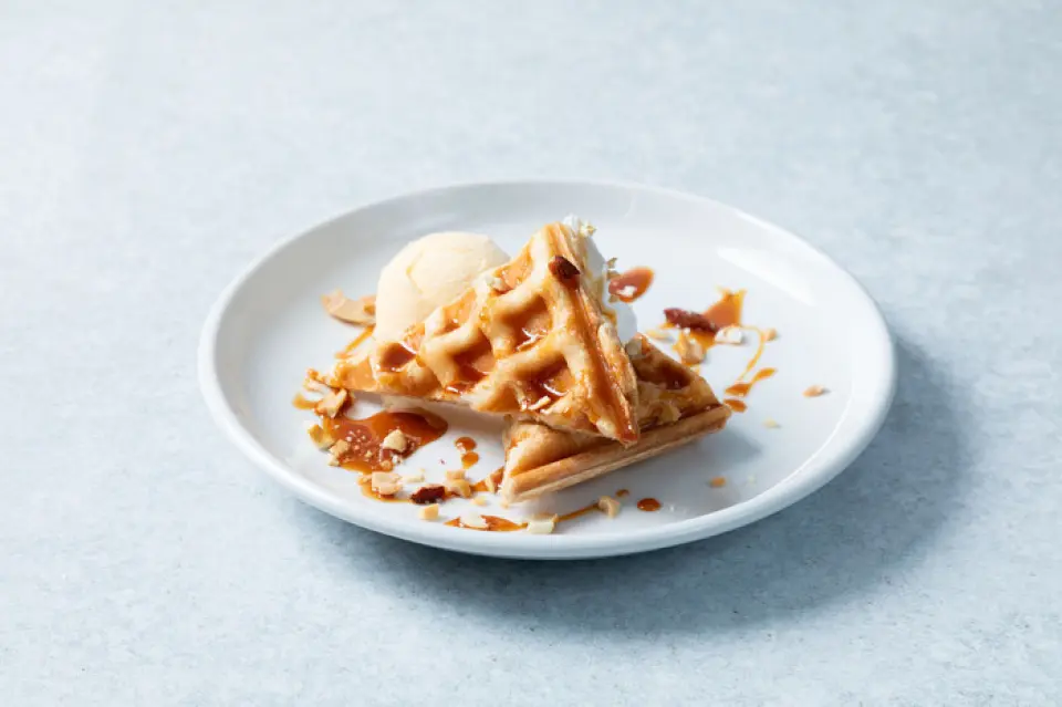 Món chúng tôi khuyên dùng nhất là "Caramel Crouffle" giòn bên ngoài và mềm xốp bên trong! Vị ngọt và mặn của nó gây nghiện và rất hợp với shisha. Chúng tôi cũng có nhiều món ăn ngon khác hợp với rượu, chẳng hạn như thịt bò hun khói và s'mores.