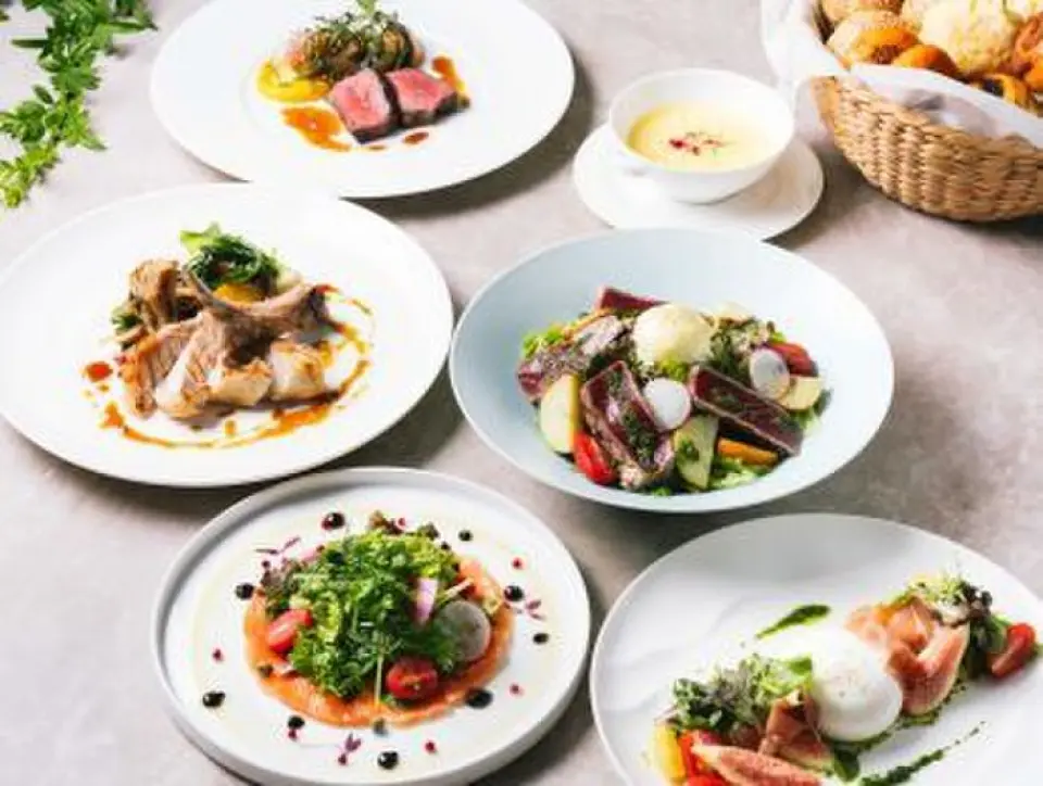 We offer a wide variety of lunch sets at lunchtime. In addition to all-you-can-eat soup and bread, you can choose from salads, pastas, fish dishes, chicken, pork, and beef for your main dish. Recommended for those who want to enjoy lighter French cuisine than dinner.