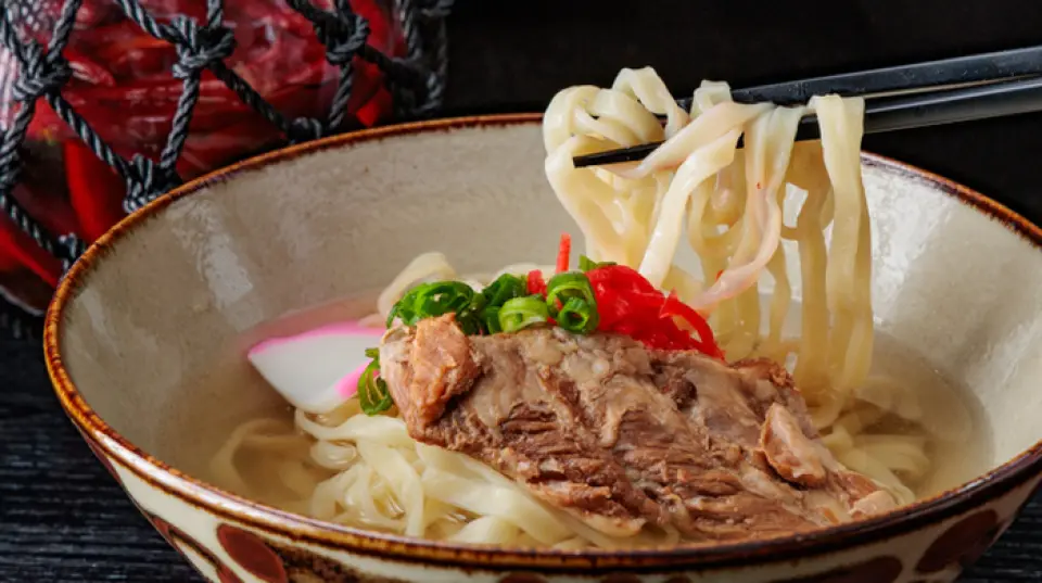 本店老闆充分發揮義大利料理和日本料理的經驗，以沖繩料理為基礎，提供豐富多樣的原創料理。您可以以合理的價格享用輕鬆的料理，歡迎光臨。