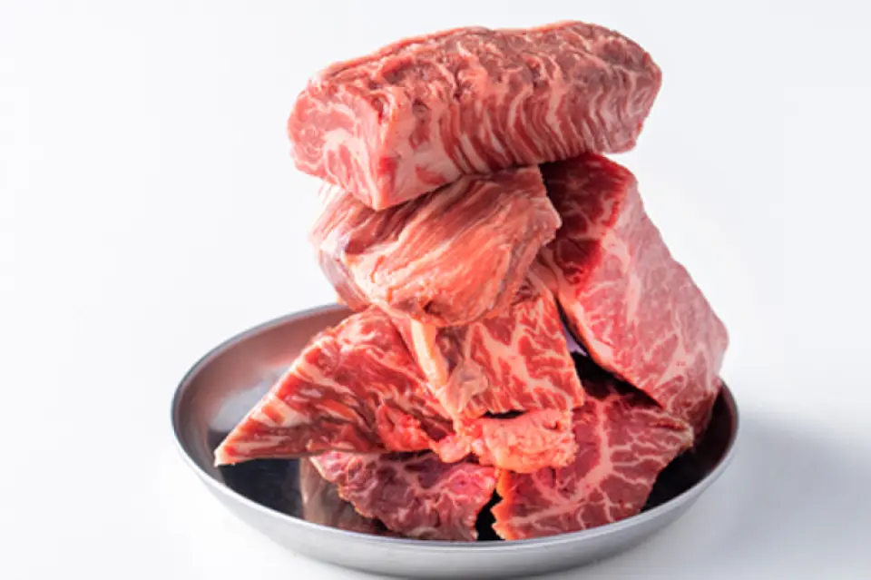 Our most recommended menu item is the "Harami Tower." This luxurious dish features a bold 300g serving of thick skirt steak and extra-thickly cut skirt steak. The towering skirt steak is photogenic and perfect for posting on social media! Please feel free to enjoy this popular dish, which is a feast for both the eyes and the palate.