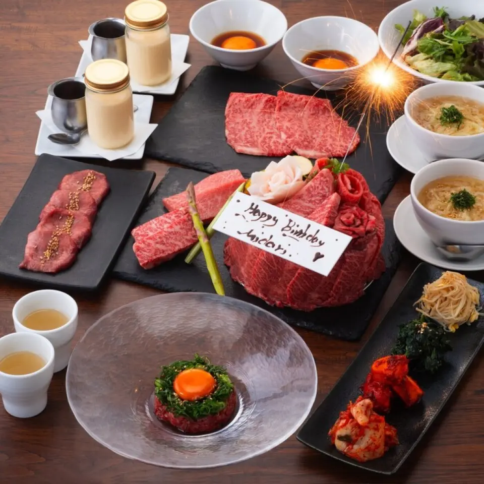 [Reservation only] A dish perfect for birthdays, anniversaries, celebrations, and other anniversaries is available at a special price with a coupon! [Meat plate] Regular price 6,000 yen ⇒ 5,000 yen with coupon [Meat cake] Regular price 10,000 yen ⇒ 8,000 yen with coupon * Please tell us your message when making a reservation in advance.