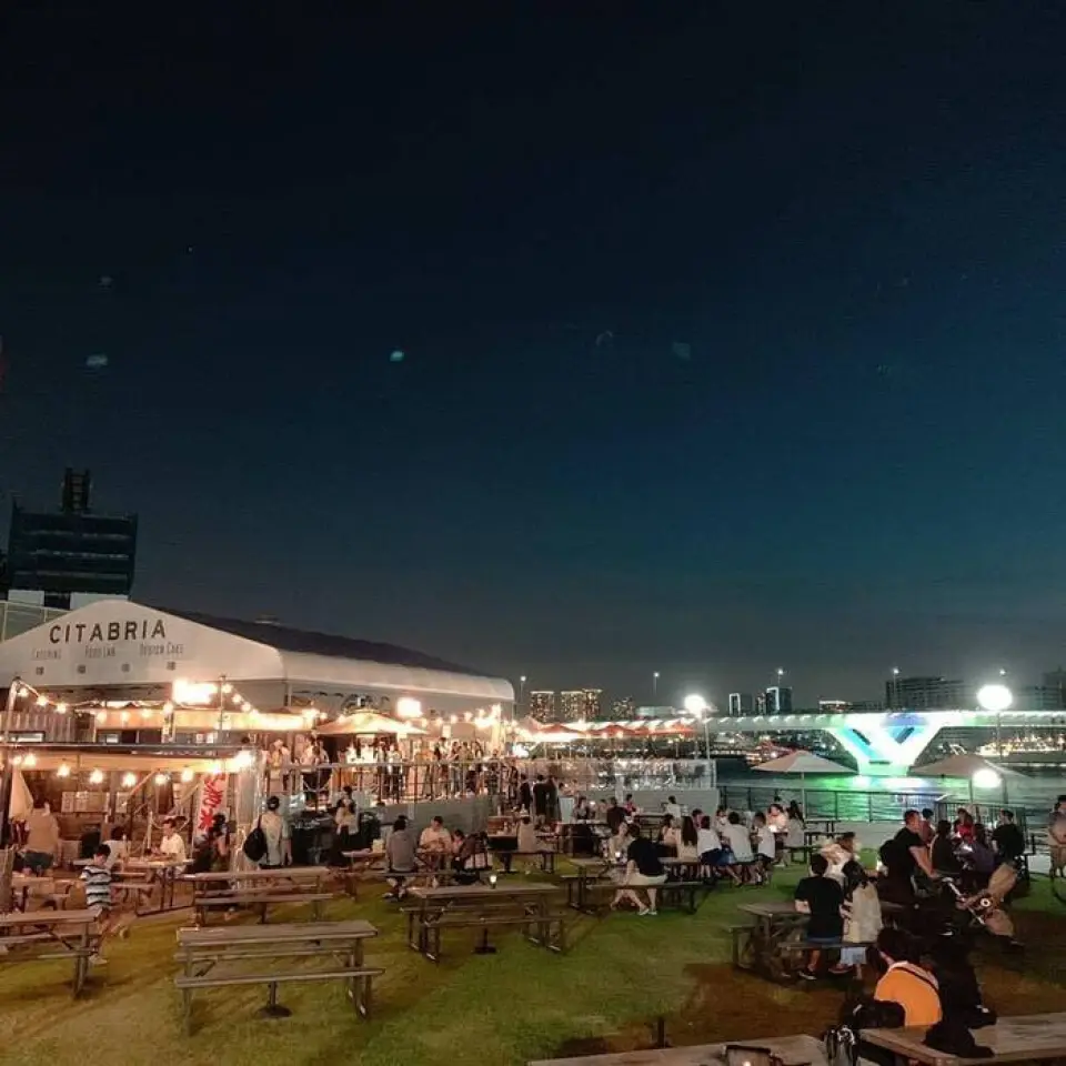 地理位置優越，步行 5 分鐘即可到達豐洲市場，開車 15 分鐘即可到達銀座和新橋。