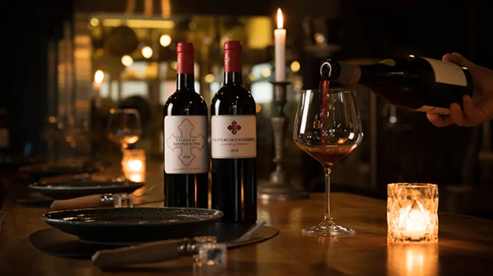 เรามีไวน์ธรรมชาติมากกว่า 20 ชนิด คุณสามารถเพลิดเพลินกับไวน์ที่มีเอกลักษณ์เฉพาะตัวจากแต่ละภูมิภาคได้ นอกจากนี้ เรายังมีไวน์ขวดรายเดือนที่เปลี่ยนขวดและไวน์แก้วรายวันอีกด้วย เราจะจัดหาไวน์ยี่ห้อที่เหมาะกับอาหารของคุณตามความชอบของคุณ ผู้เริ่มต้นก็ยินดีต้อนรับเช่นกัน คุณสามารถซื้อไวน์ได้เช่นกัน