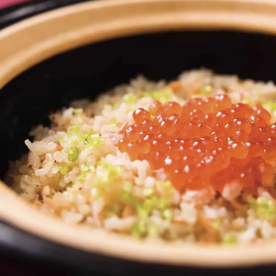 牛舌料理并非我们唯一引以为豪的菜品！我们推出限时特惠套餐，欢迎聚会时使用。牛舌料理深受从儿童到成人各个年龄段的喜爱。作为肉类批发商，我们自豪地提供牛舌料理！（牛舌/居酒屋/自助餐/无限畅饮/包间/烤鸡肉串/煲仔饭）