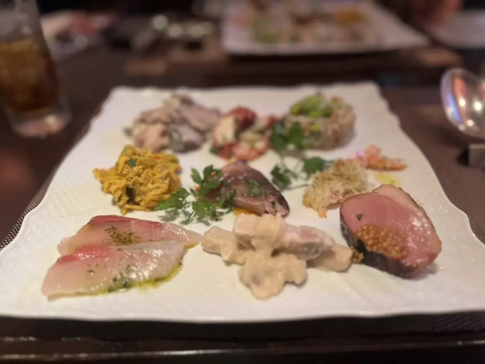 เราให้บริการอาหารแบบทำเองและแบบทำมือ