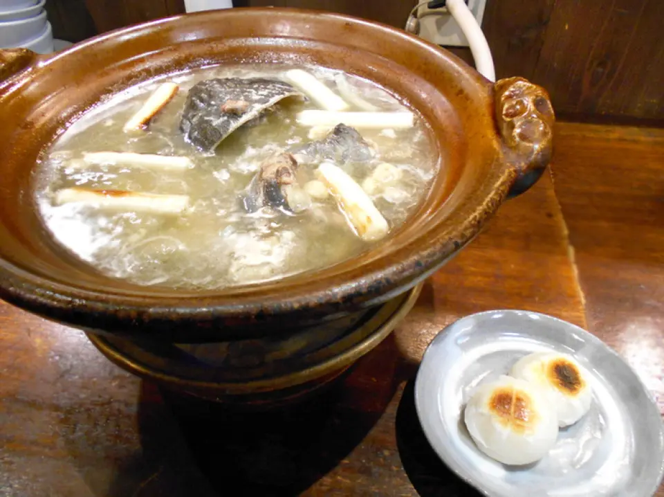 甲魚火鍋營養豐富，口味清淡。雖然大家可能吃不到，但本店的特色在於簡單易食。湯底清淡，味道濃鬱。我們提供豐富的配菜。想嚐嚐的話，歡迎前來。