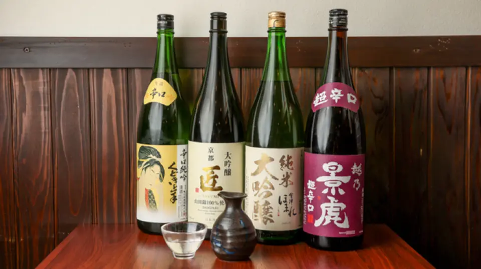 Một địa điểm không thể bỏ qua cho những người yêu thích rượu sake! Chúng tôi luôn có 7-8 loại rượu sake trong kho. Các loại rượu sake thay đổi theo mùa, vì vậy bạn có thể khám phá những hương vị mới bất kể bạn ghé thăm bao nhiêu lần♪ Chúng tôi cũng có nhiều loại đồ uống, bao gồm bia Akaboshi đóng chai, highball và sours. Kích thước lớn 1L cũng rất phổ biến! Chúng tôi cũng có thể phục vụ đồ uống trong cốc lớn, ngoại trừ rượu sake và tequila◎