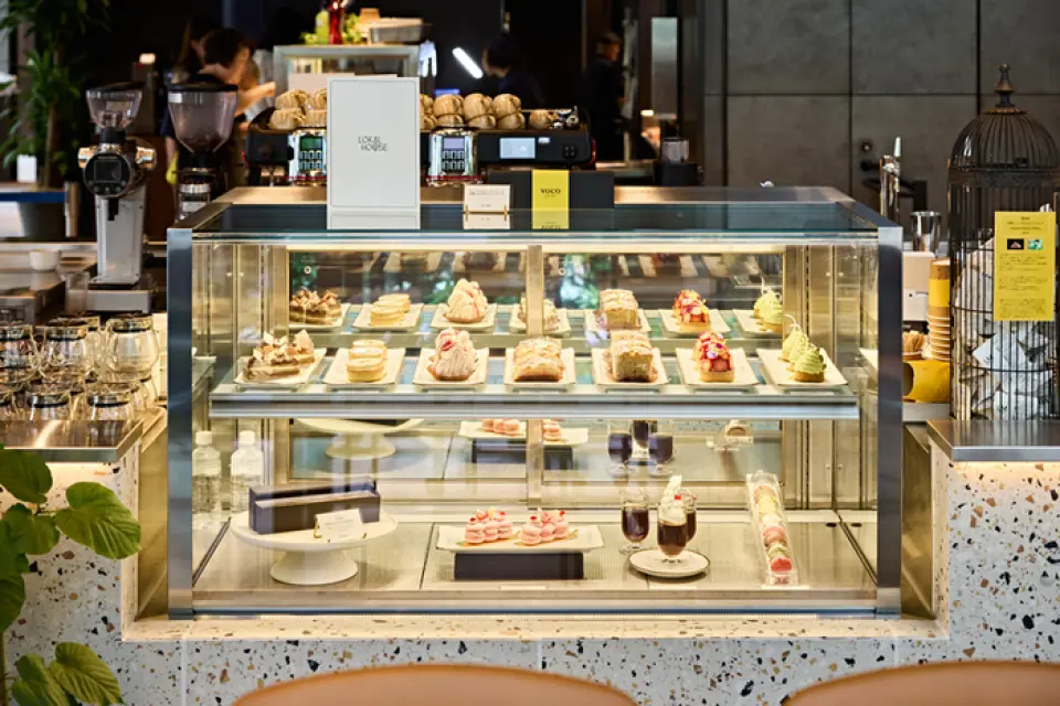 Enjoy our seasonal sweets, which evoke the feeling of the changing seasons through both taste and appearance. Some items are available for takeout. Please feel free to enjoy them at home or as souvenirs.