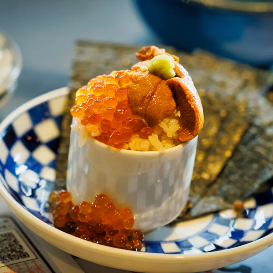 บาร์ซูชิชื่อดังในมูซาชิโคสุกิ ซึ่งได้รับการคัดเลือกให้เป็น "ร้านอาหารยอดนิยมประจำปี 2025" ของ Tabelog เปิดให้บริการแล้วในย่านซุยโดบาชิ! ซูชิและเทมปุระรสชาติต้นตำรับที่ปรุงด้วยน้ำส้มสายชูสีแดงในบรรยากาศสบายๆ สไตล์ผับ ใช้งานง่ายและคุ้มค่าเงิน! เหมาะสำหรับทุกโอกาส ไม่ว่าจะเป็นเครื่องดื่มสำหรับหนึ่งคนหรือเครื่องดื่มสำหรับกลุ่ม "เราอยากเผยแพร่ซูชิแสนอร่อยอย่างแท้จริงไปทั่วโลก!" นี่คือแนวคิดเบื้องหลัง Sushi Planet โปรดมาเยี่ยมชมเรา!