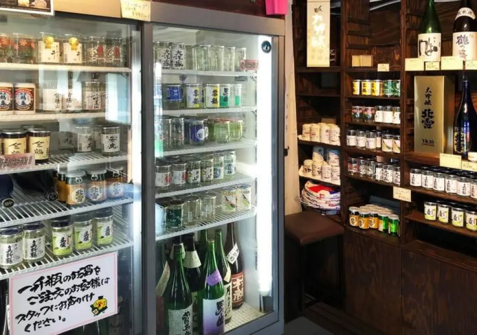 Our store always has a selection of famous Sado sakes, including "Manotsuru," "Kintsuru," and "Hokusetsu." Among them, "Kintsuru" is rare, and is recommended for those who have never tried it. We also have a tasting set of three varieties, "YK35," "Itaru," and "Fuwa." It is perfect for those who want to fully enjoy Sado's sake. Please give it a try♪
