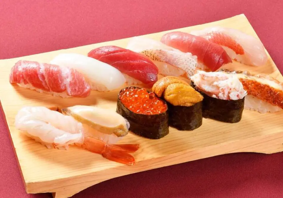 As a highly acclaimed restaurant in Sado, we deliver sushi made with fresh seafood and rice from Sado. The rice, seasoned with vinegar original to each store, and the umami of the fish off the coast of Sado are exquisitely flavored. In addition to enjoying seasonal ingredients, we also offer daily limited ingredients ◎ Please try our takeout sets that combine your favorite ingredients.
