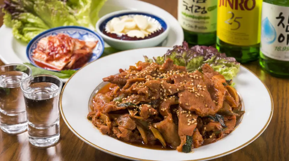 想搭配韩式烤肉或其他韩式料理，不妨试试当地人气饮品“真味雪”！想体验韩国氛围的朋友们，这里绝对是您的不二之选。我们还推荐店主会根据您的心情调制的马格利酒鸡尾酒。您可以品尝到马格利酒与啤酒和石榴完美融合的独特风味！