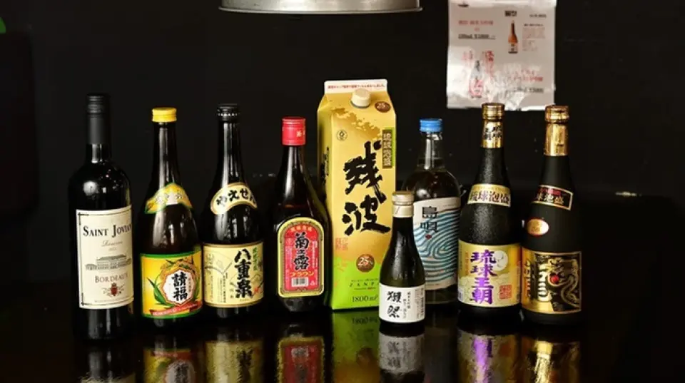 我們提供啤酒、日本酒、燒酒、泡盛等各種酒水。我們也提供現場加購飲品方案，可加入您的套餐。 ◎此系列非常適合搭配肉類菜餚，讓您在享用美食的同時，也能享受濃鬱的風味。