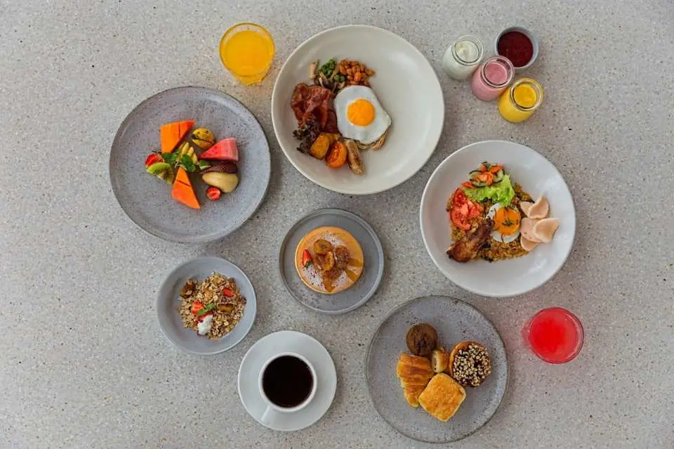 享用美味早餐（照片仅供参考）