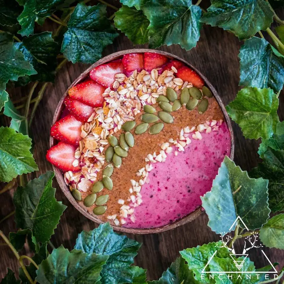 muesli bowl with fruits